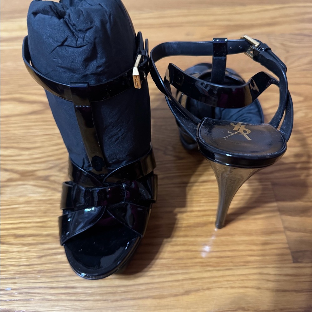 Yves Saint Laurent Glossy Black Heels